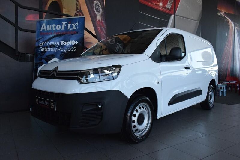 Branco Usado 2020 Citroën Berlingo Live Monovolume | € 15.800 (Caro) - Imagem 1/4