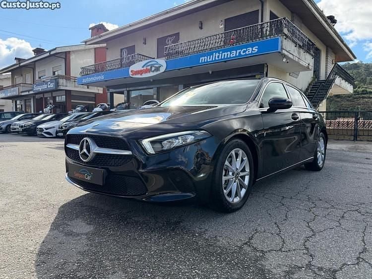 Preto Usado 2018 Mercedes A180 Style Citadino | € 22.990 (Preço justo) - Imagem 1/1