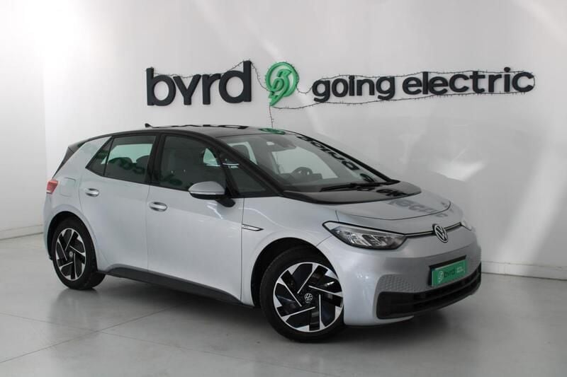 Cinzento Usado 2021 VW ID.3 Pure Citadino | € 19.900 (Preço justo) - Imagem 1/4