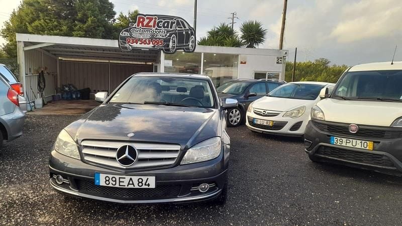 Cinza Usado 2007 Mercedes C220 Avantgarde Sedan | € 9.900 - Imagem 1/4