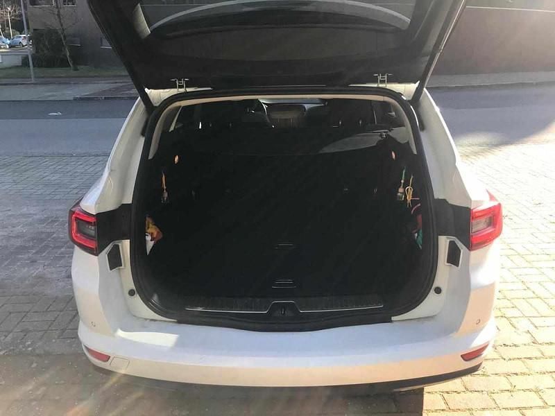 Branco Usado 2018 Renault Talisman Carrinha | € 9.900 (Preço justo) - Imagem 1/4