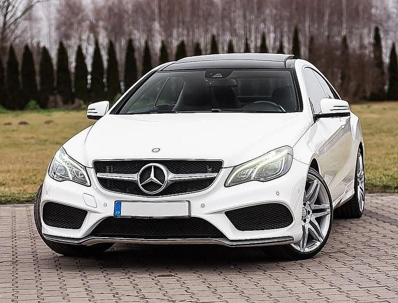 Branco Usado 2014 Mercedes E220 Coupé | € 22.500 - Imagem 1/4