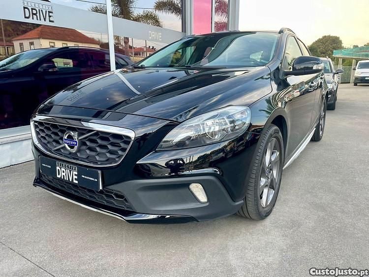 Usado Volvo V40 Momentum 120 HP (88 kW) 2015 Preto Citadino