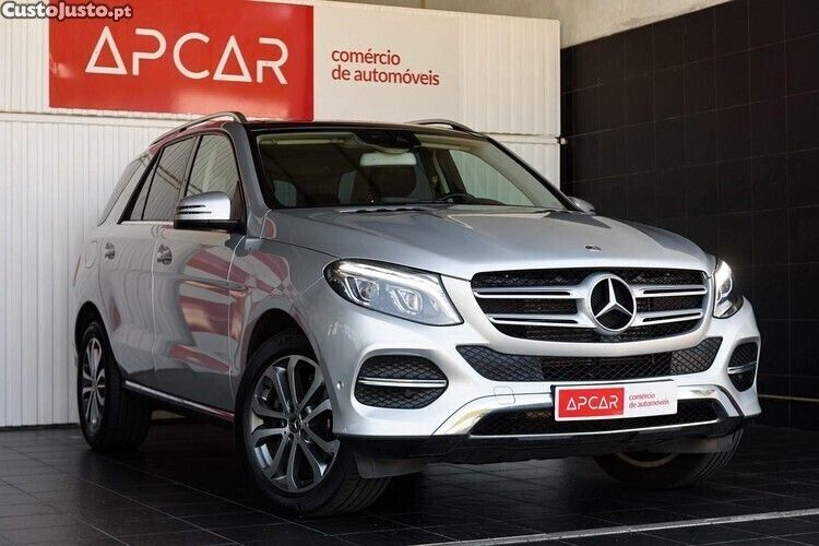 Cinza Usado 2018 Mercedes GLE250 SUV | € 39.900 - Imagem 1/1