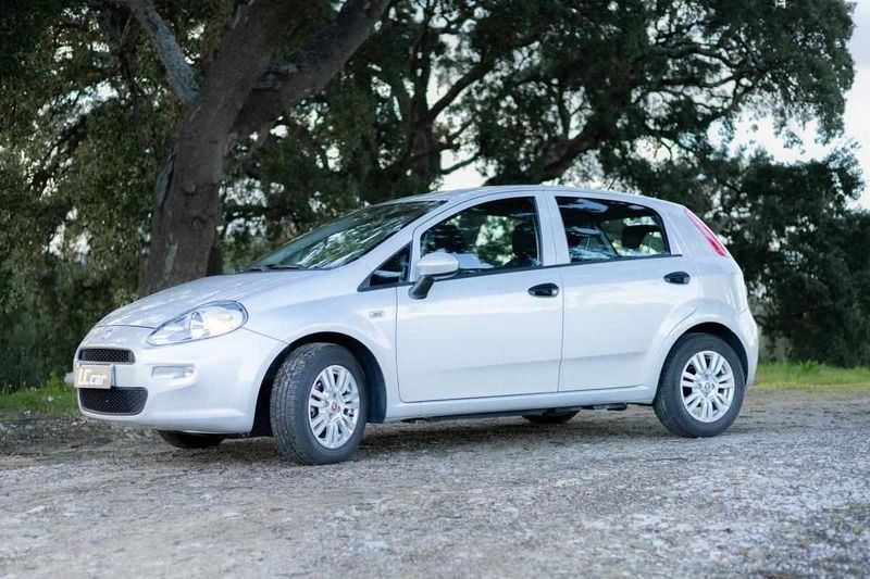Cinzento Usado 2018 Fiat Punto Citadino | € 10.800 (Preço justo) - Imagem 1/4