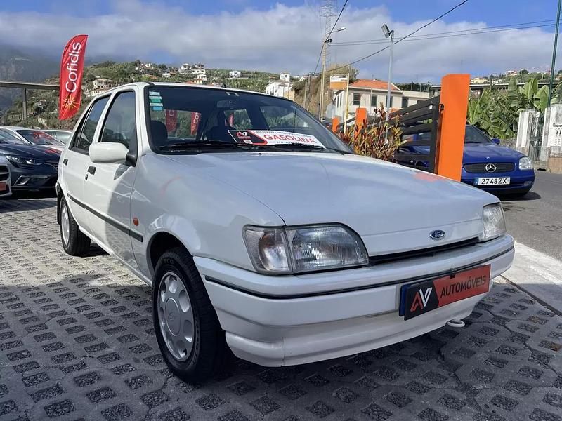 Branco Usado 1995 Ford Fiesta Citadino | € 2.500 - Imagem 1/4