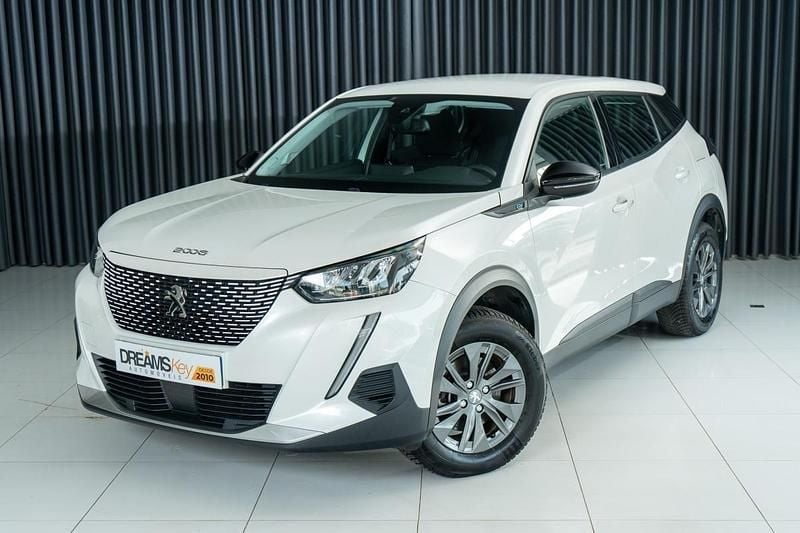 Usado Peugeot e-2008 100 kW (136 HP) 2023 Branco SUV