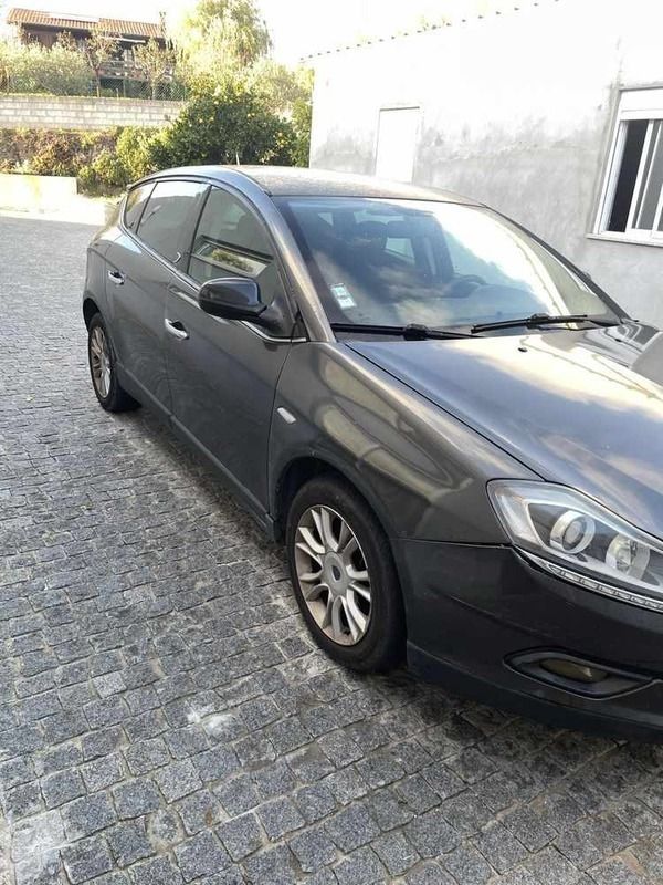 Cinzento Usado 2009 Lancia Delta Citadino | € 3.500 - Imagem 1/4