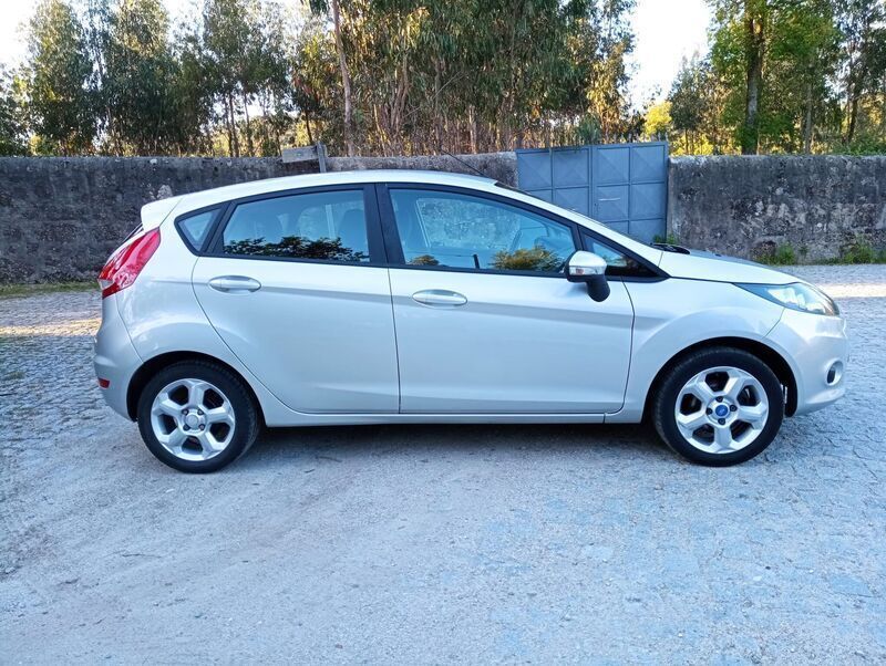 Usado Ford Fiesta Trend 60 HP (44 kW) 2009 Cinza Citadino