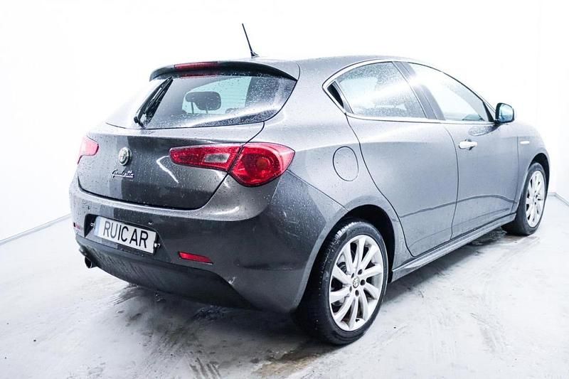 Usado Alfa Romeo Giulietta 120 HP (88 kW) 2011 Cinzento Citadino
