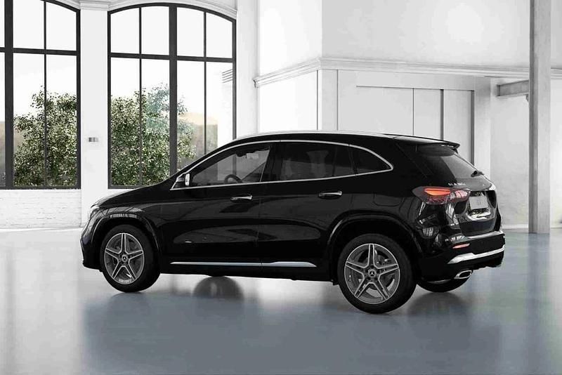 Preto Novo 2025 Mercedes GLA180 SUV | € 59.988 - Imagem 1/4