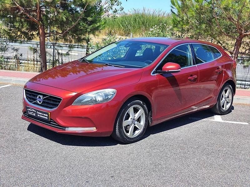 Bordeaux Usado 2013 Volvo V40 Kinetic Carrinha | € 9.780 (Bom preço) - Imagem 1/4