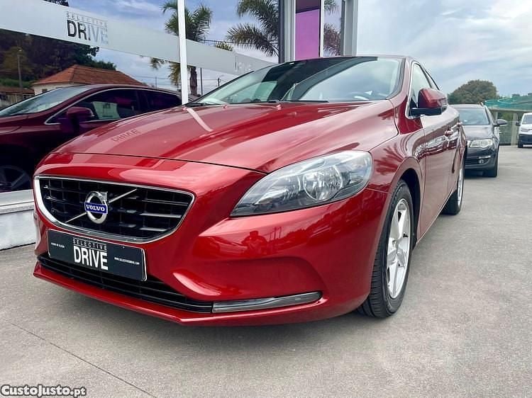 Vermelho Usado 2014 Volvo V40 Momentum Carrinha | € 10.900 (Preço justo) - Imagem 1/1
