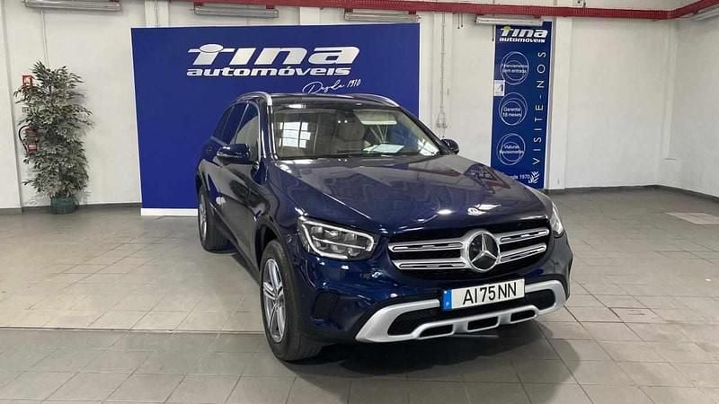 Azul Usado 2021 Mercedes GLC300 Citadino | € 46.700 (Bom preço) - Imagem 1/4