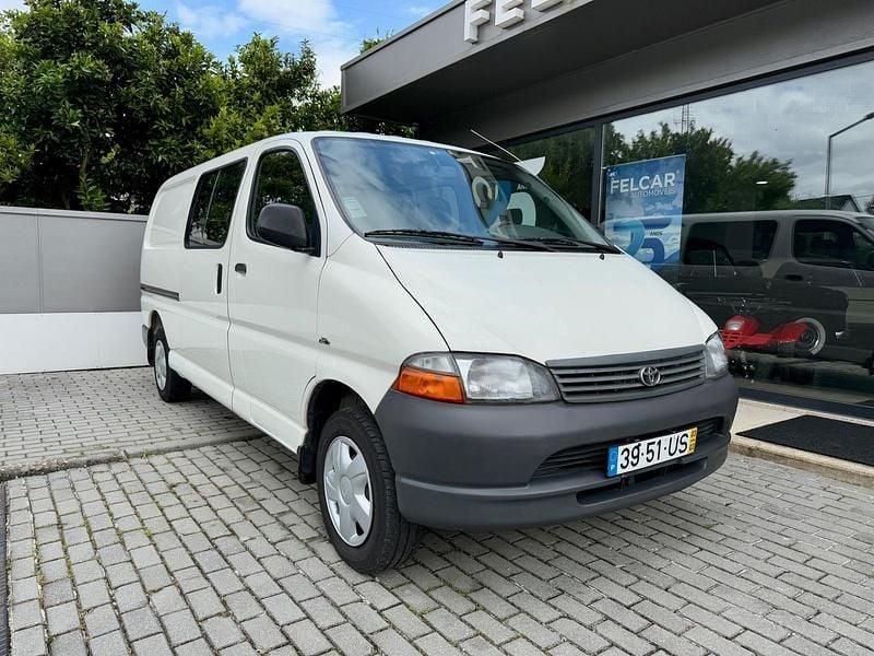 Usado Toyota HiAce 102 HP (75 kW) 2003 Branco Van