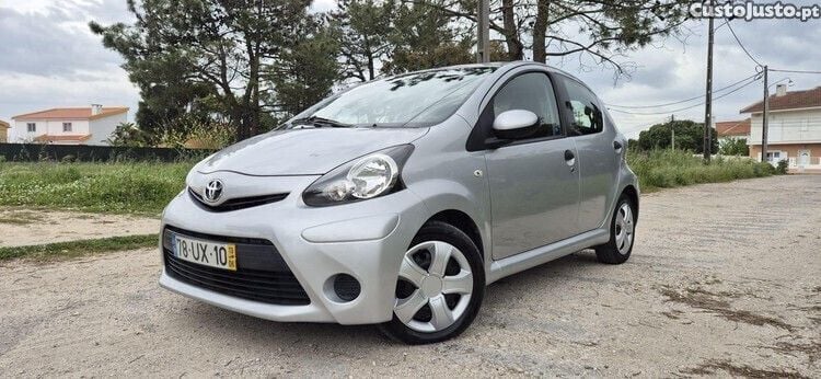 Cinza Usado 2013 Toyota Aygo Citadino | € 6.490 - Imagem 1/1