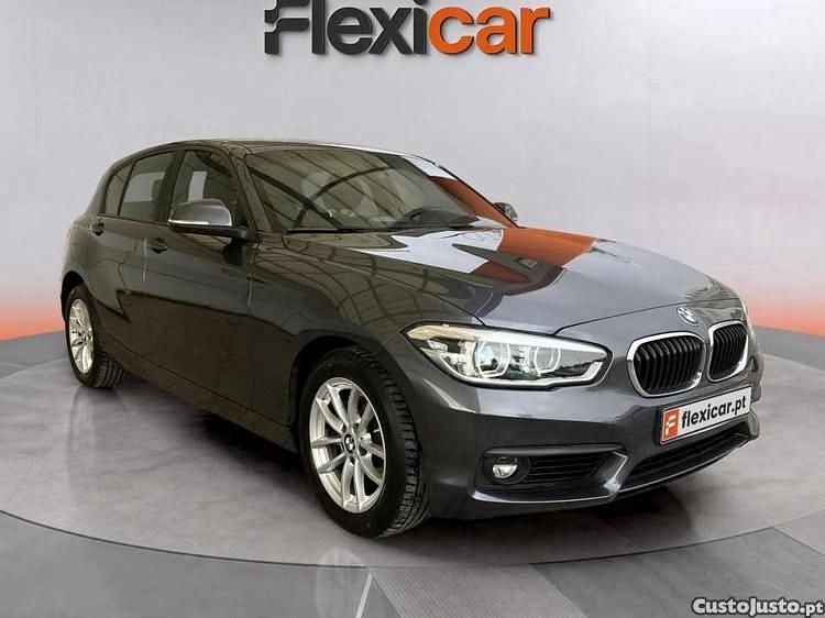 Cinza Usado 2018 BMW 120 Citadino | € 19.610 - Imagem 1/1
