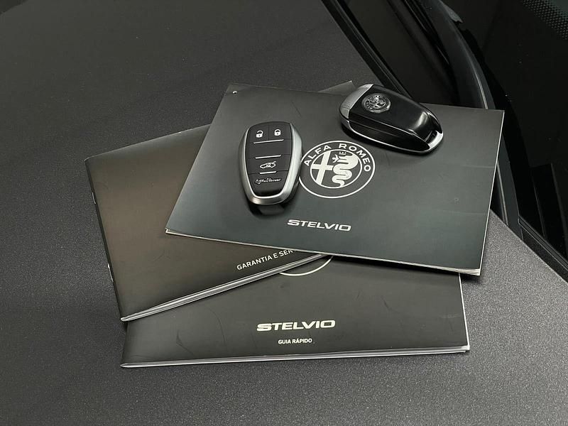 Usado Alfa Romeo Stelvio Sprint 160 HP (117 kW) 2022 Cinza SUV