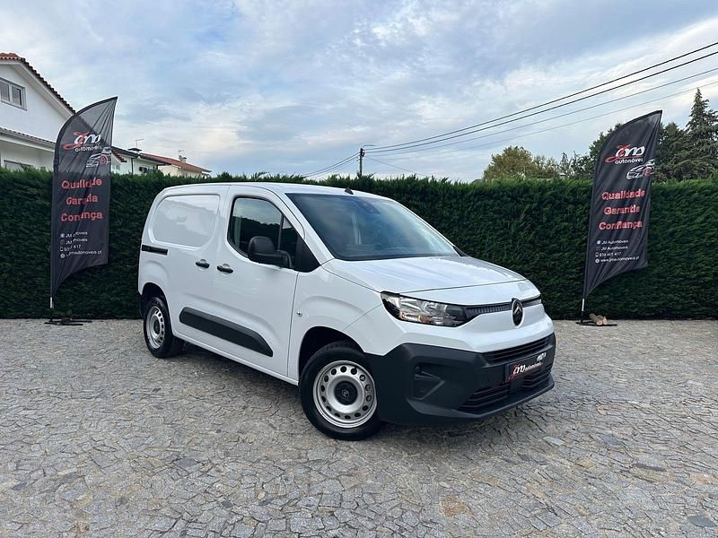Branco Usado 2024 Citroën Berlingo Monovolume | € 18.350 (Preço justo) - Imagem 1/4