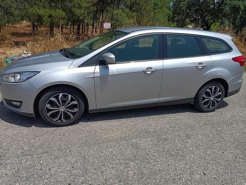 Usado Ford Focus 120 HP (88 kW) 2018 Cinzento Sedan