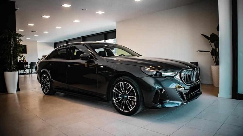 Usado BMW i5 250 kW (340 HP) 2023 Preto Sedan