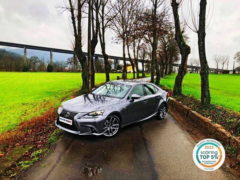 Cinza Usado 2015 Lexus IS300h Sport Line Sedan | € 19.990 - Imagem 1/4