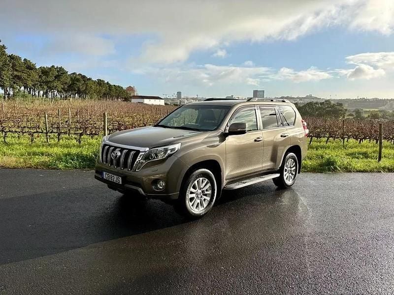 Usado Toyota Land Cruiser 177 HP (130 kW) 2015 Castanho SUV