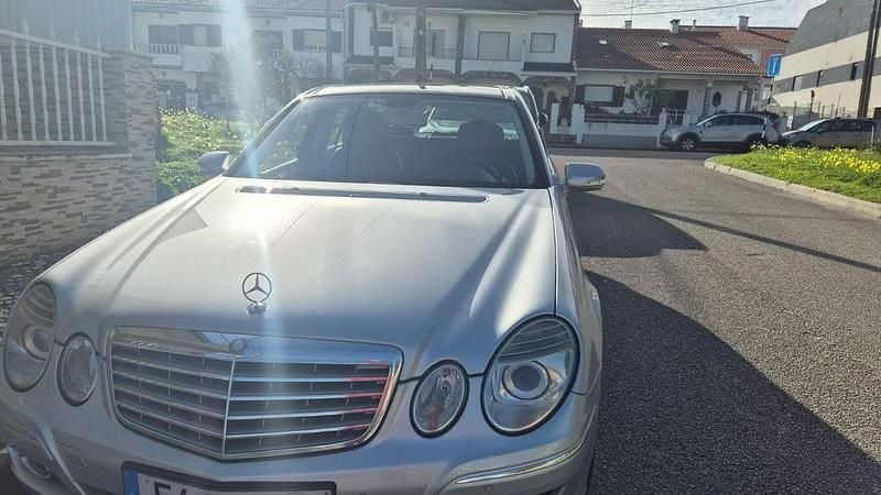 Usado 2007 Mercedes E320 Elegance Sedan | € 13.450 - Imagem 1/4