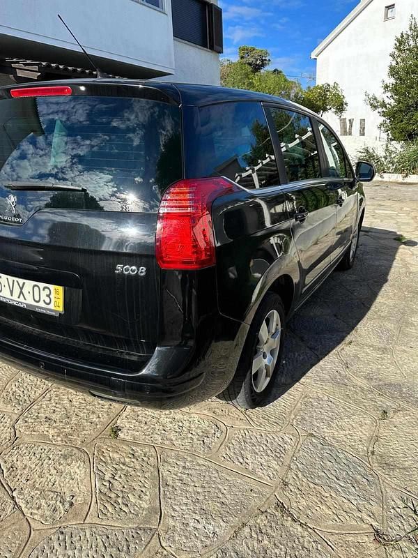 Usado Peugeot 5008 120 HP (88 kW) 2016 Preto Carrinha