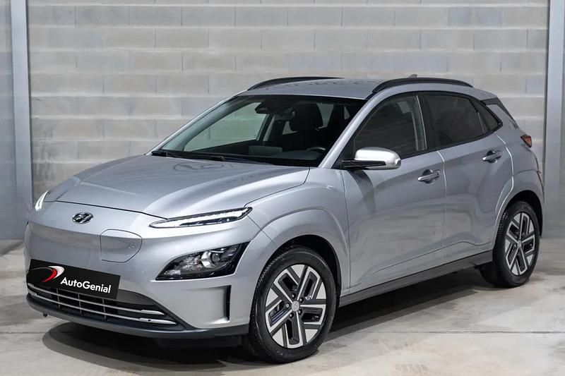 Usado Hyundai Kauai Premium 100 kW (136 HP) 2022 Cinza prata SUV