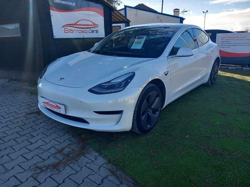 Branco Usado 2020 Tesla Model 3 Standard Range Plus Sedan | € 23.900 (Preço justo) - Imagem 1/4