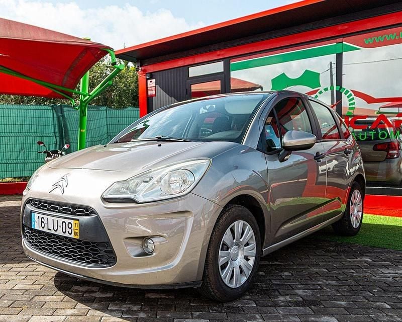 Cinza Usado 2011 Citroën C3 Attraction Citadino | € 5.500 (Caro) - Imagem 1/4