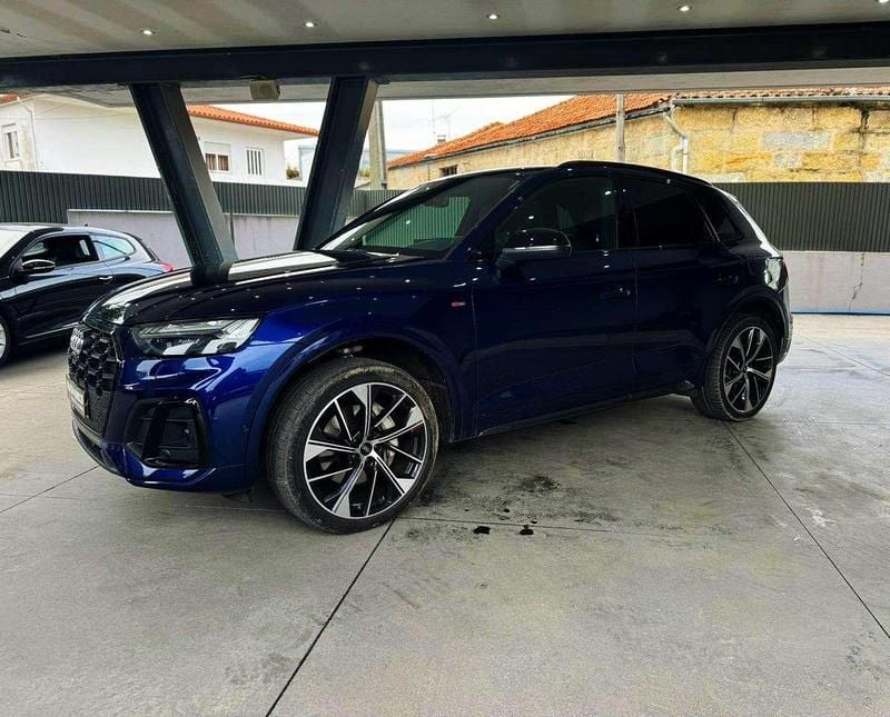 Azul Usado 2021 Audi Q5 SUV | € 39.500 - Imagem 1/4