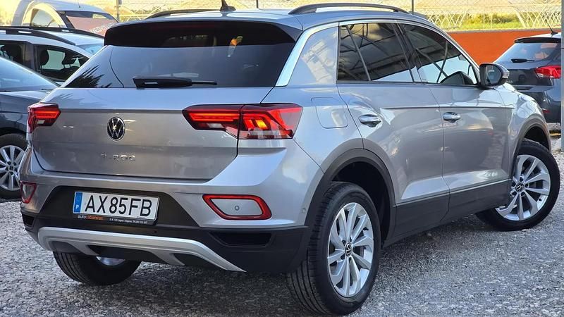 Usado VW T-Roc Life 110 HP (80 kW) 2023 Cinza SUV