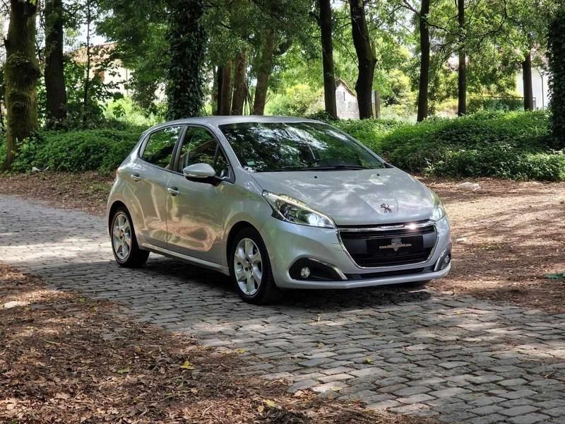 Cinza Usado 2017 Peugeot 208 Allure Citadino | € 10.990 (Bom preço) - Imagem 1/4