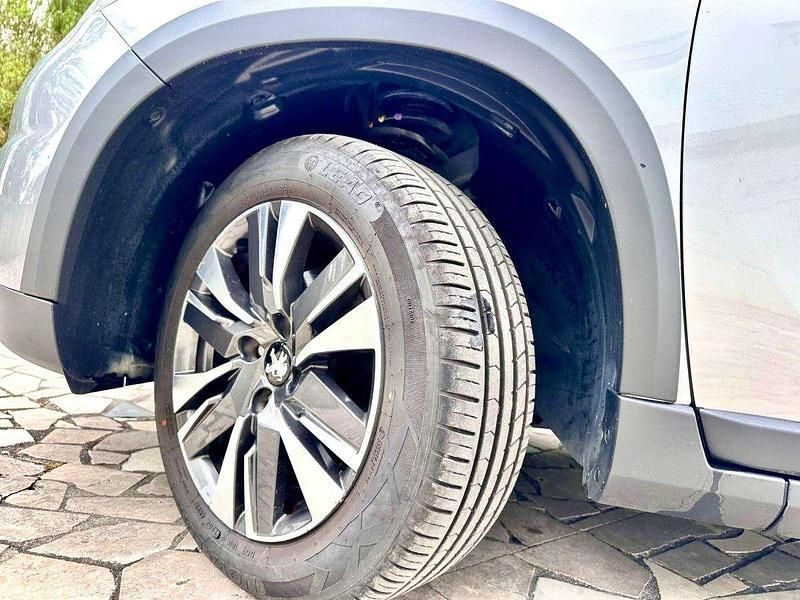 Usado Peugeot 2008 130 HP (95 kW) 2016 Cinzento SUV