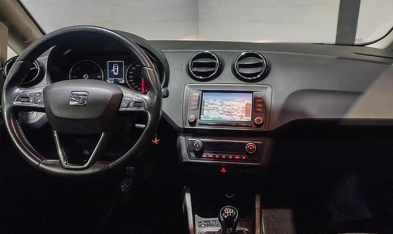 Usado Seat Ibiza ST Style 90 HP (66 kW) 2016 Cinza prata Carrinha