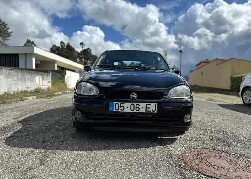 Usado Opel Corsa 109 HP (80 kW) 1994 Preto Citadino