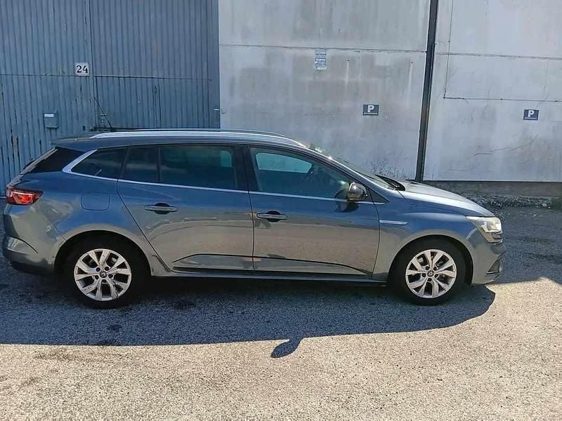 Cinzento Usado 2018 Renault Mégane GrandTour Carrinha | € 5.800 - Imagem 1/4