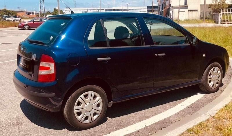 Azul Usado 2005 Skoda Fabia Citadino | € 2.300 (Bom preço) - Imagem 1/4