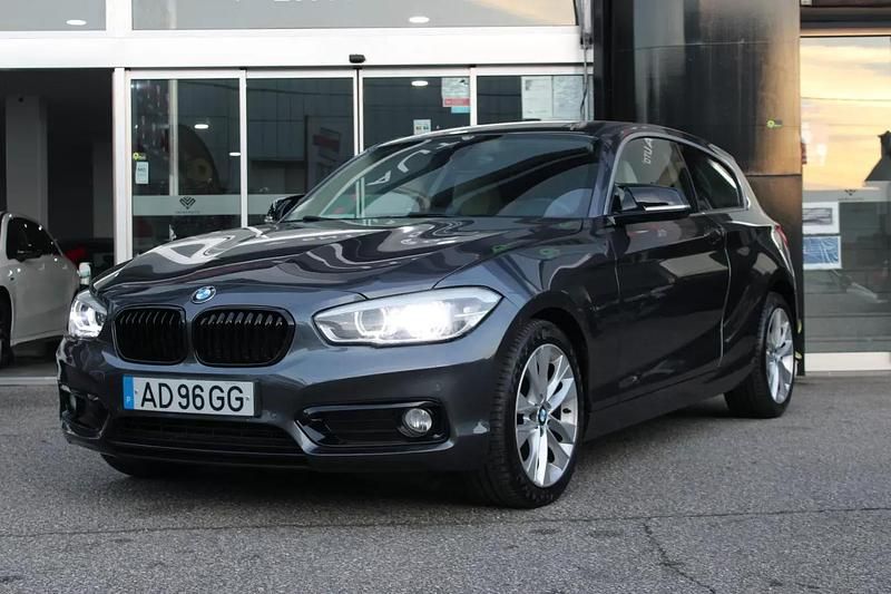 Usado BMW 116 Sport Line 116 HP (85 kW) 2016 Cinzento Citadino