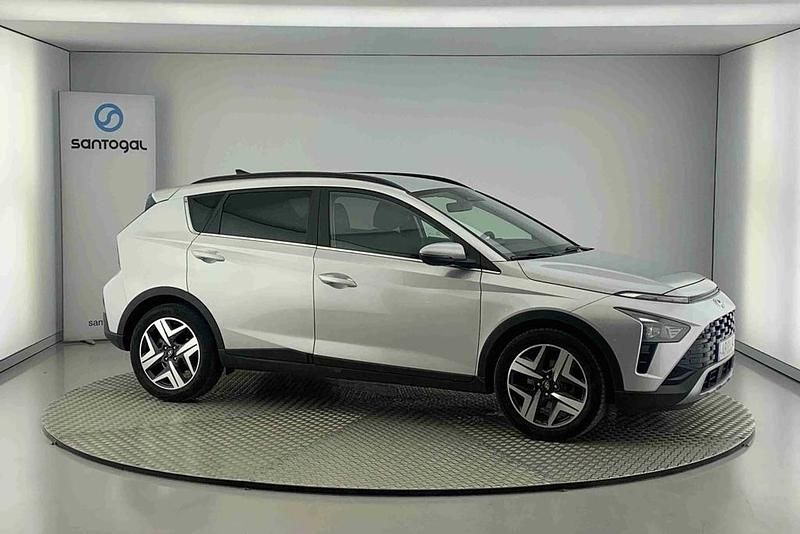 Cinzento Usado 2022 Hyundai Bayon Premium SUV | € 16.990 (Preço justo) - Imagem 1/4