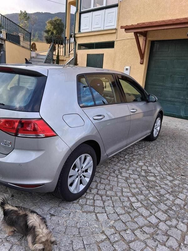 Cinzento Usado 2017 VW Golf VII Citadino | € 15.000 (Bom preço) - Imagem 1/4