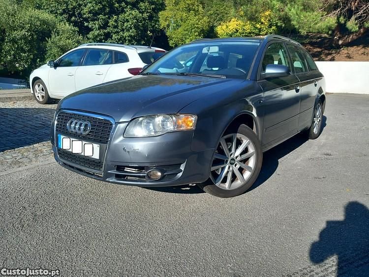 Usado Audi A4 140 HP (102 kW) 2005 Cinza Carrinha