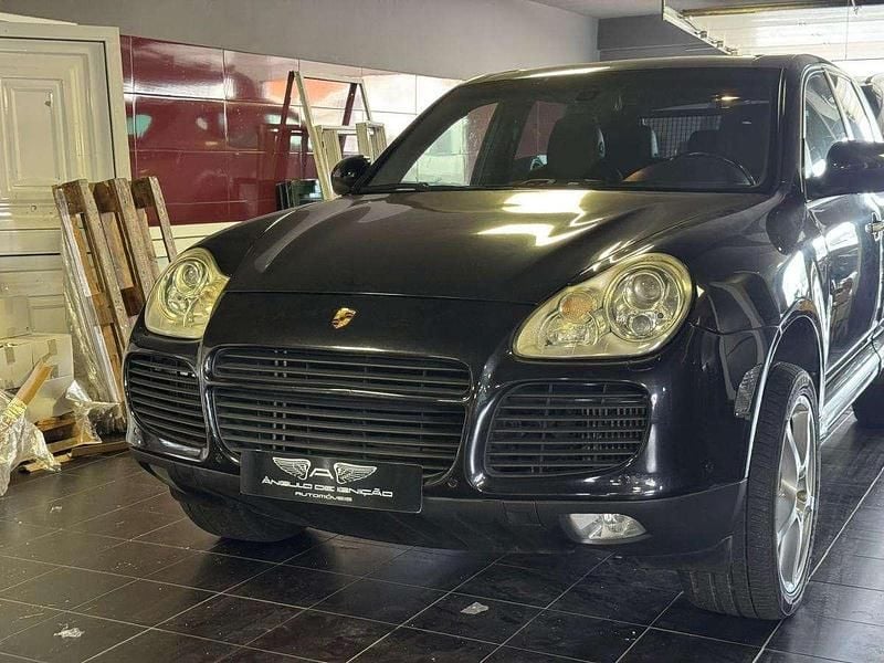 Preto Usado 2002 Porsche Cayenne SUV | € 16.000 - Imagem 1/4