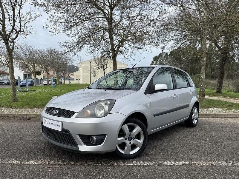 Usado Ford Fiesta 75 HP (55 kW) 2008 Sedan