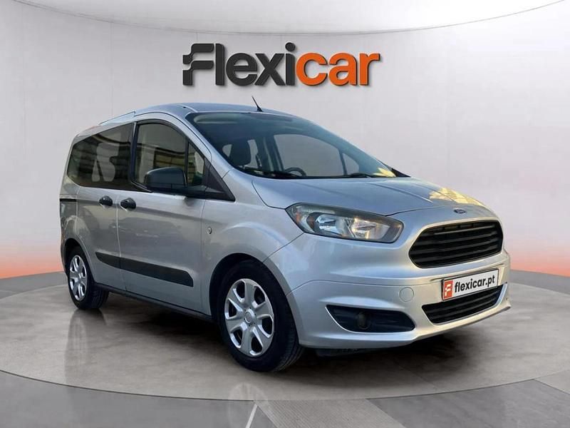 Cinzento Usado 2016 Ford Tourneo Courier Monovolume | € 10.990 (Preço justo) - Imagem 1/4