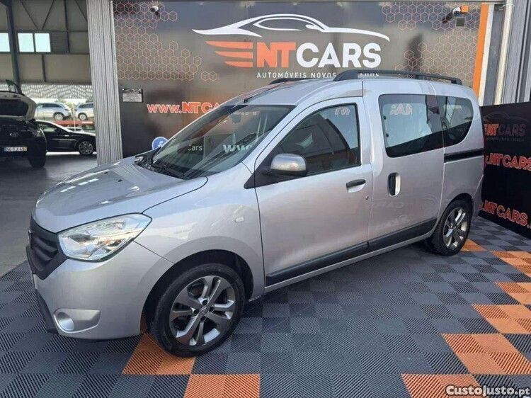 Cinza Usado 2015 Dacia Dokker Essentiel Van | € 12.900 - Imagem 1/1