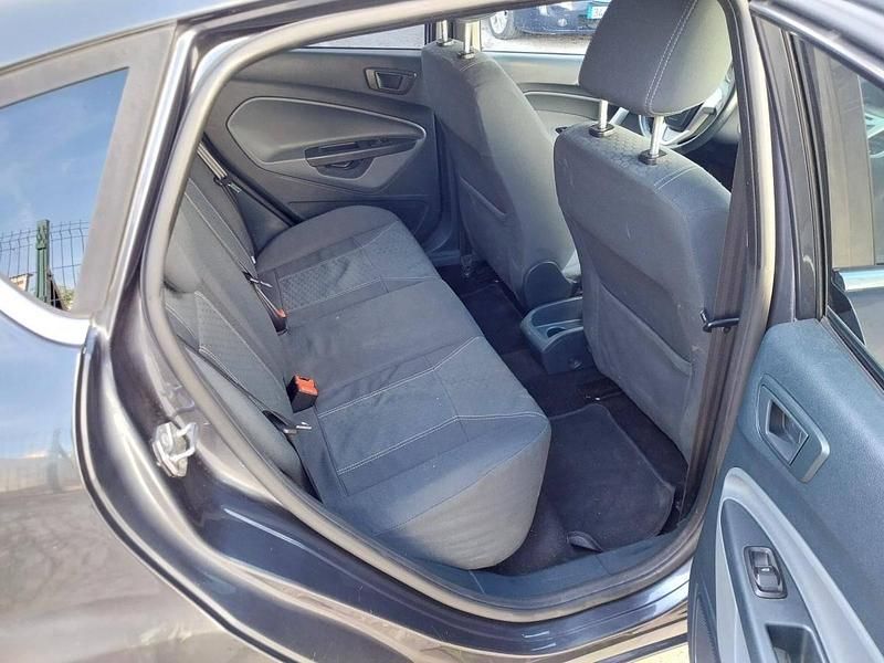 Usado Ford Fiesta 70 HP (51 kW) 2009 Cinzento Citadino