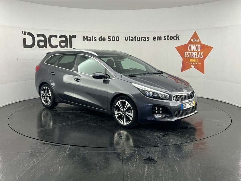 Cinzento Usado 2017 Kia Ceed Sportswagon GT-Line Carrinha | € 13.599 (Preço justo) - Imagem 1/4